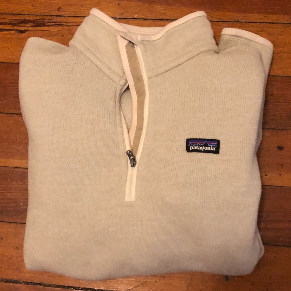 Patagonia Women’s Quarter Zip Size Medium